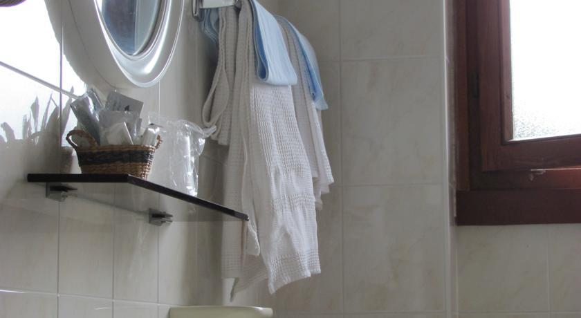 Albergo La Genzianella Miasino Habitación foto