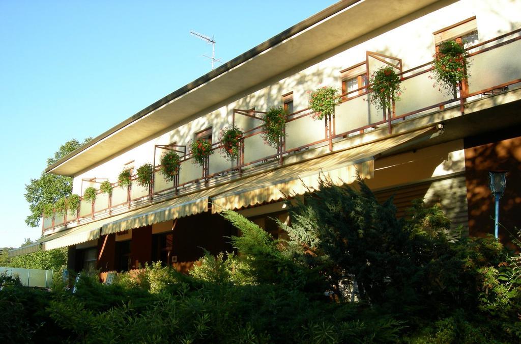 Albergo La Genzianella Miasino Exterior foto